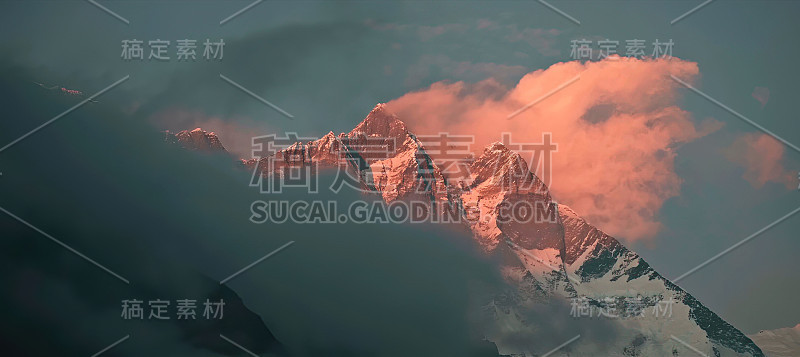 珠峰日出时