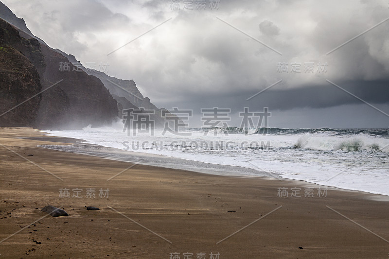 夏威夷考艾岛，卡拉劳小径尽头的卡拉劳海滩