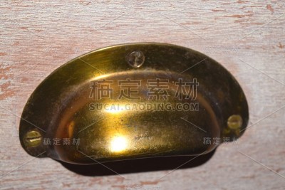古董杯柄抽屉关闭