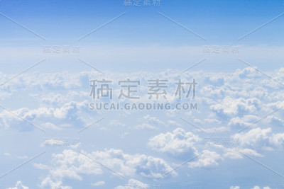 蓝天与云的背景与复制空间
