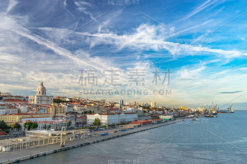 里斯本，葡萄牙天际线和城市景观邮轮港口塔霍斯河