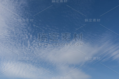 多云的蓝天