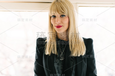 金发碧眼的女商人