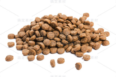干猫粮孤立的白色背景特写俯视图