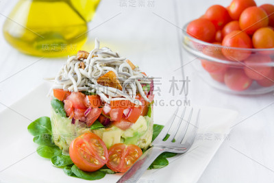 蔬菜和小鳗鱼或elvers tartar