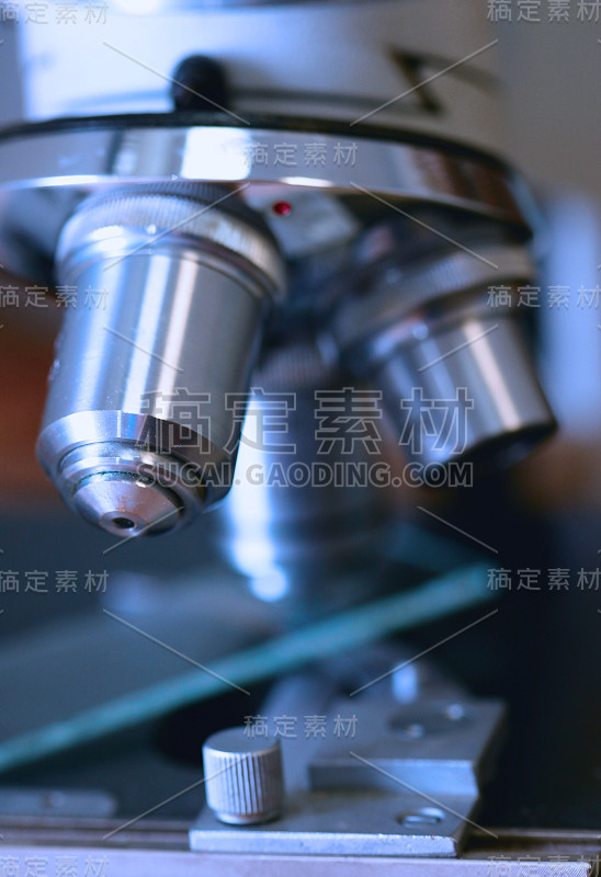医学实验室用显微镜的透镜