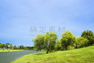 美丽的城市公园与湖泊