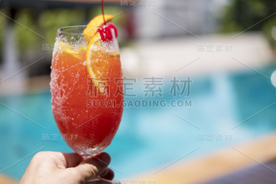 关闭咖啡杯和咖啡机
