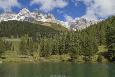 罗森加滕山