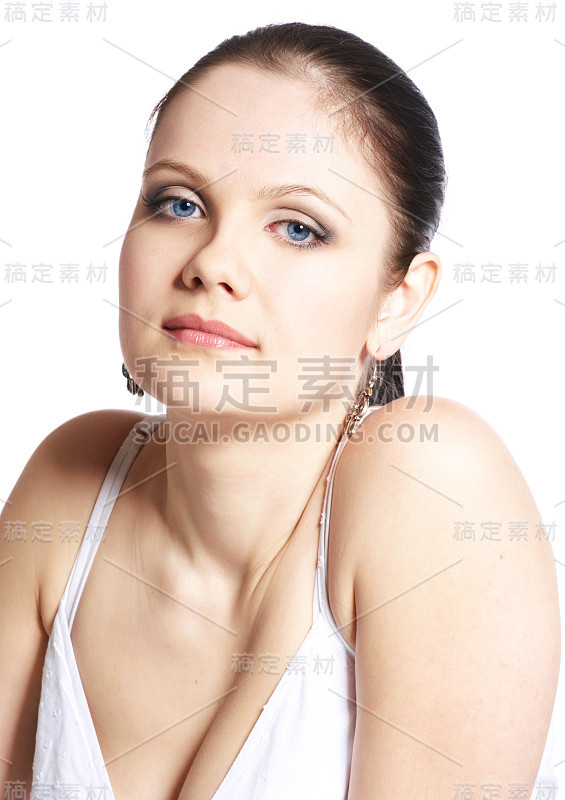 微笑的年轻女人