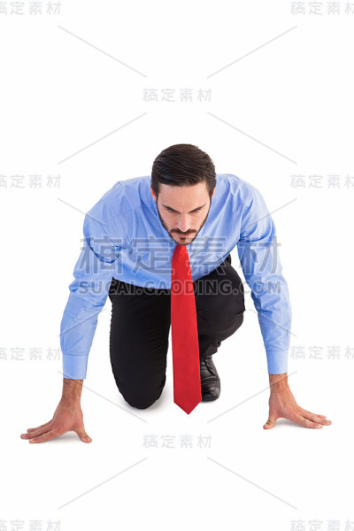 专注的商人准备赛跑