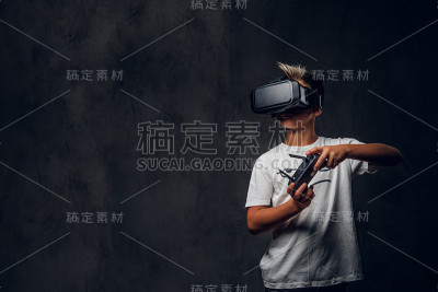 带着虚拟现实眼镜的孩子的肖像