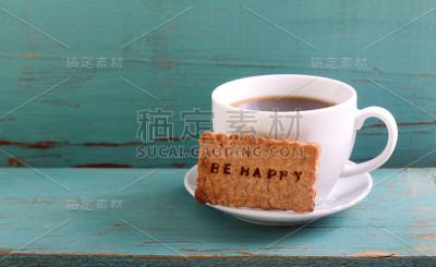 一杯咖啡和饼干