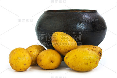 铸铁锅和蔬菜