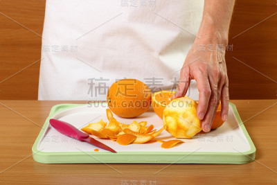 剥橘子