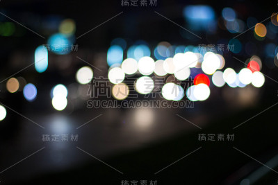 以城市为背景的散景夜景花园