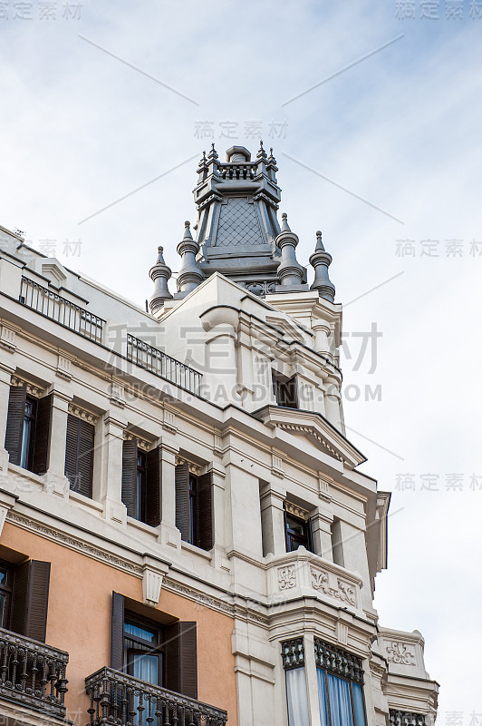 西班牙马德里的建筑。马德里是西班牙第二大旅游胜地，仅次于巴塞罗那