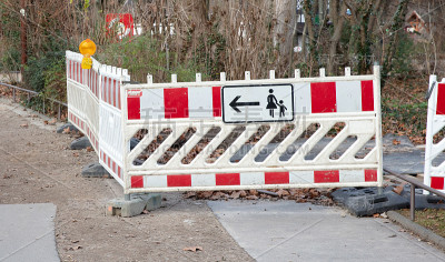 修复行人路，方向向左