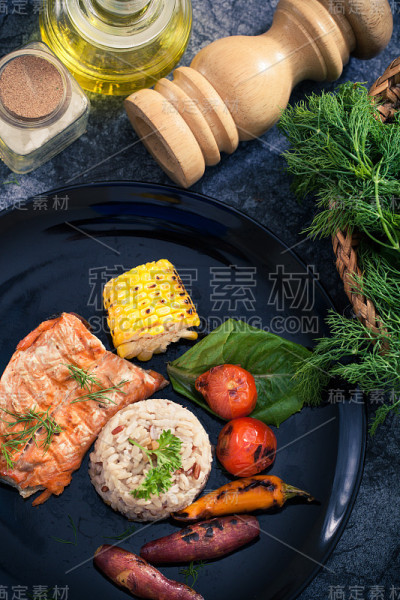 三文鱼糙米饭