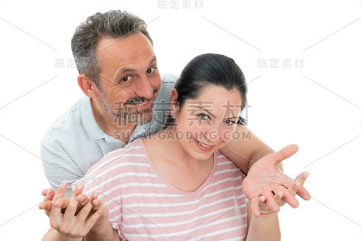 情侣拥抱的照片