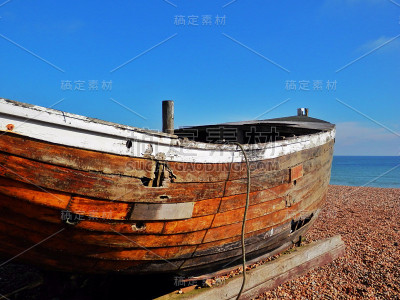 海滩旧船