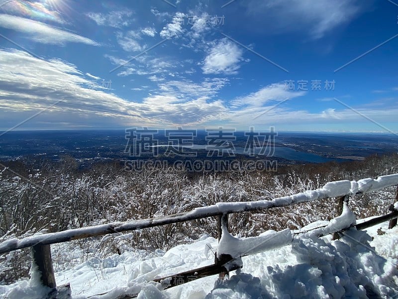 “鲜花广场”，意大利阿尔卑斯山，雪后