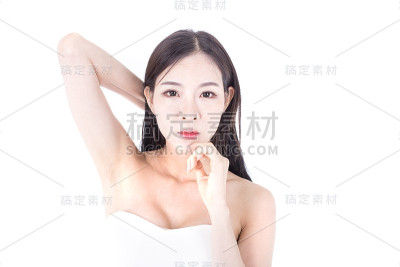 美丽的韩国女子在白色背景下摆姿势，20-30岁。