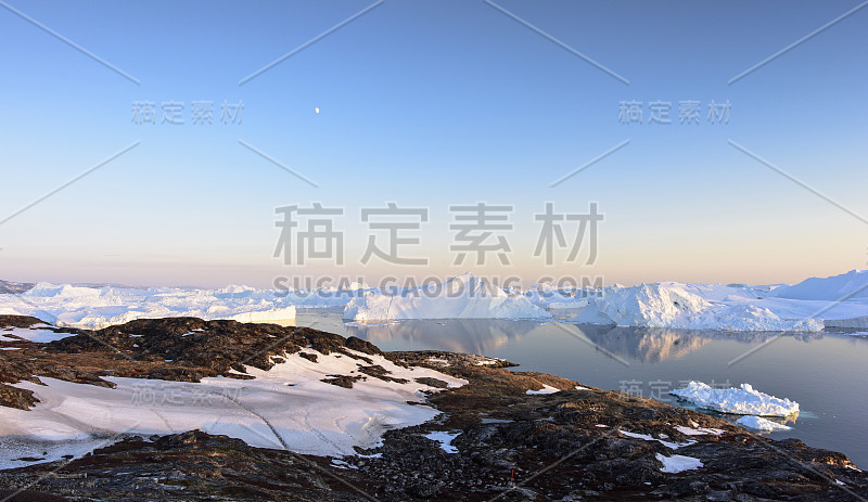 格陵兰岛北冰洋上的冰山