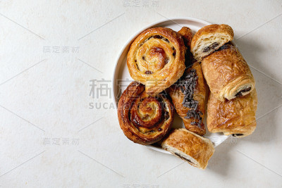 酥皮小面包和牛角面包