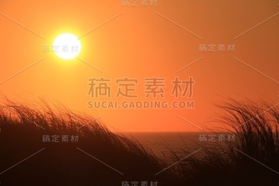 葡萄牙阿威罗海滩上的日落