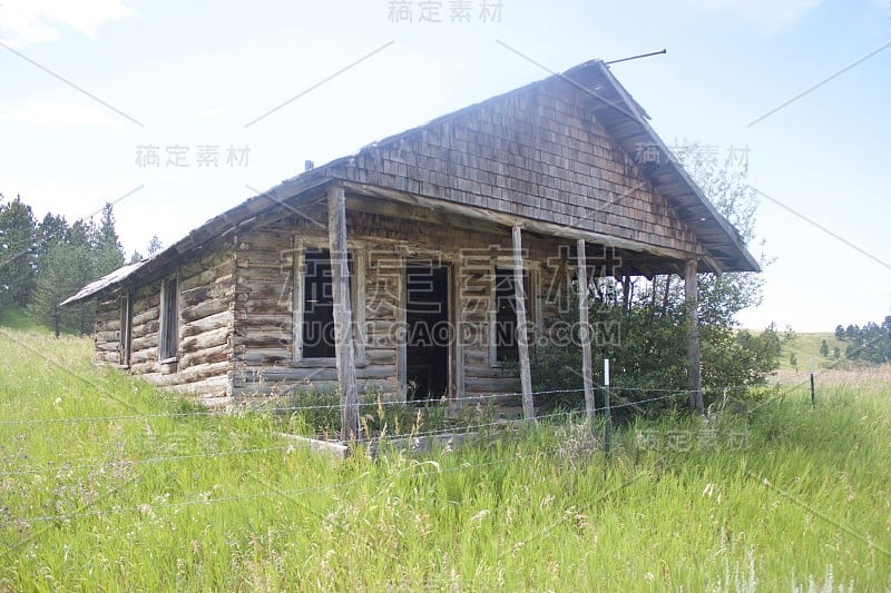 在洛奇波尔蒙大拿的废弃小屋