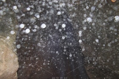 水