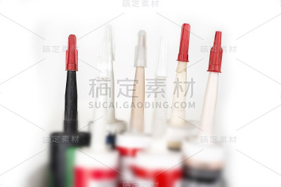 用过的硅胶喷嘴堵在白色的