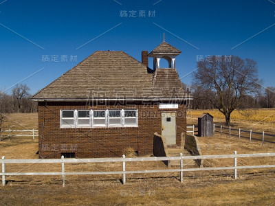 一室学校，带厕所