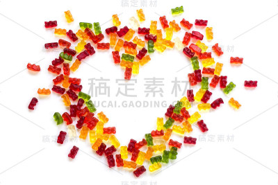 心形的白色小熊软糖，爱的概念