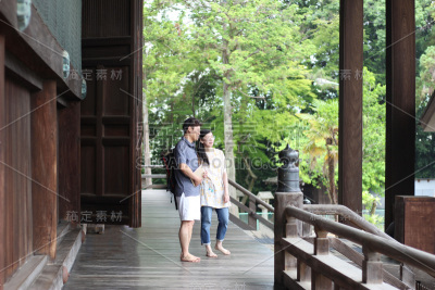 参观寺庙
