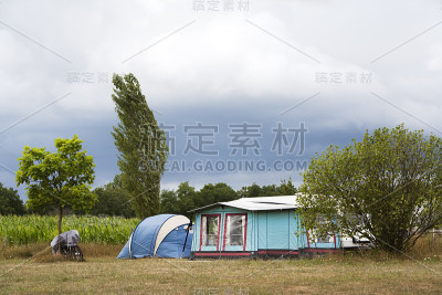 在农场的风露营