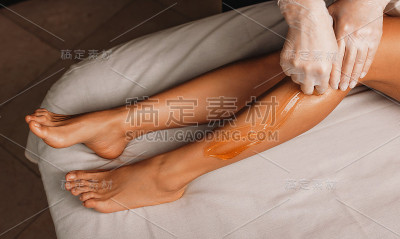 由专业皮肤科医生在水疗沙龙做的糖化手术