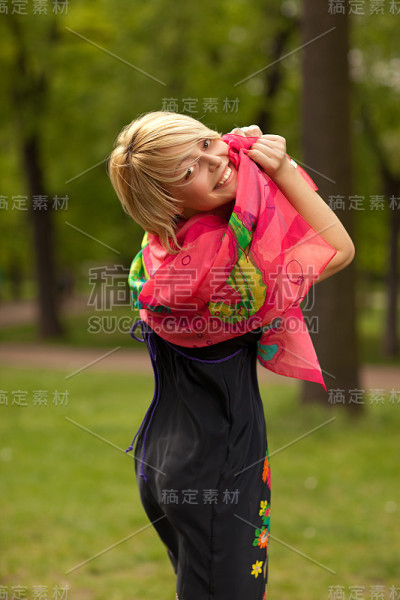 年轻漂亮的女人