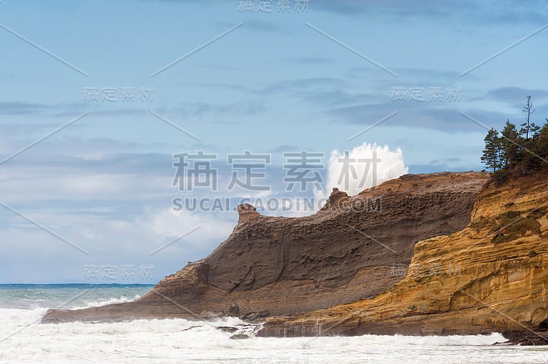 基旺达海角球鞋海浪击中悬崖