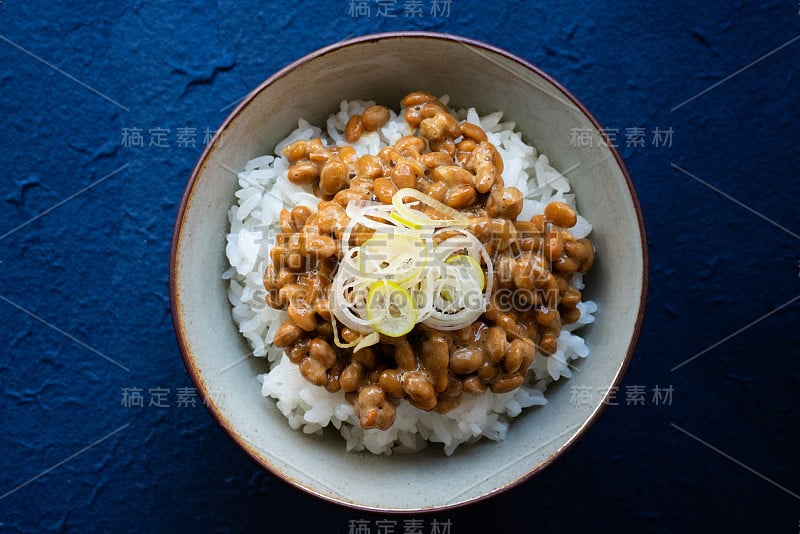 日本的纳豆米饭