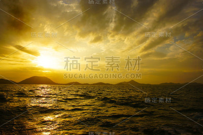 越南海上的湄公河三角洲日出