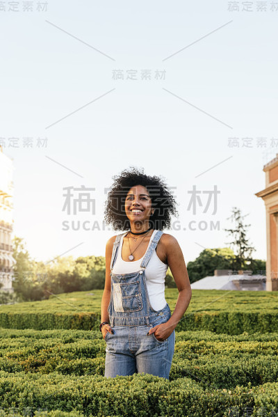 一个美丽的黑人妇女的肖像。