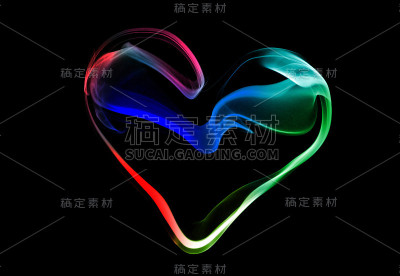 彩色的心由烟制成，孤立在黑色的背景上