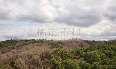 韩国的山，云和天空