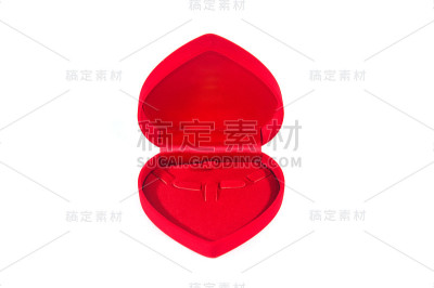 白色背景上的红色首饰盒