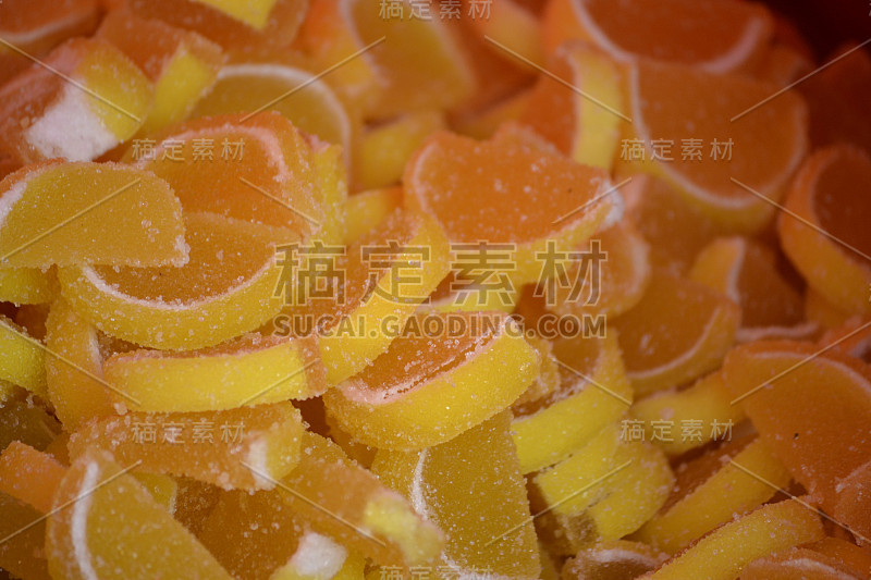 黄色的糖果作为情人节礼物