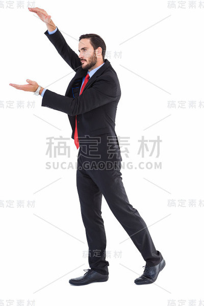 商人用手展示着某样东西