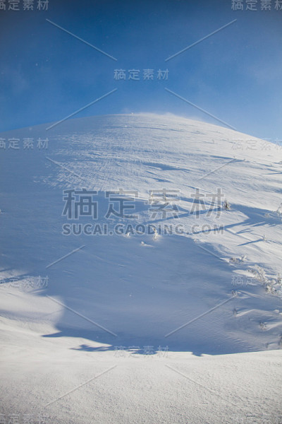 冬季雪山丘陵