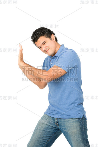 向后推的人与侧物体